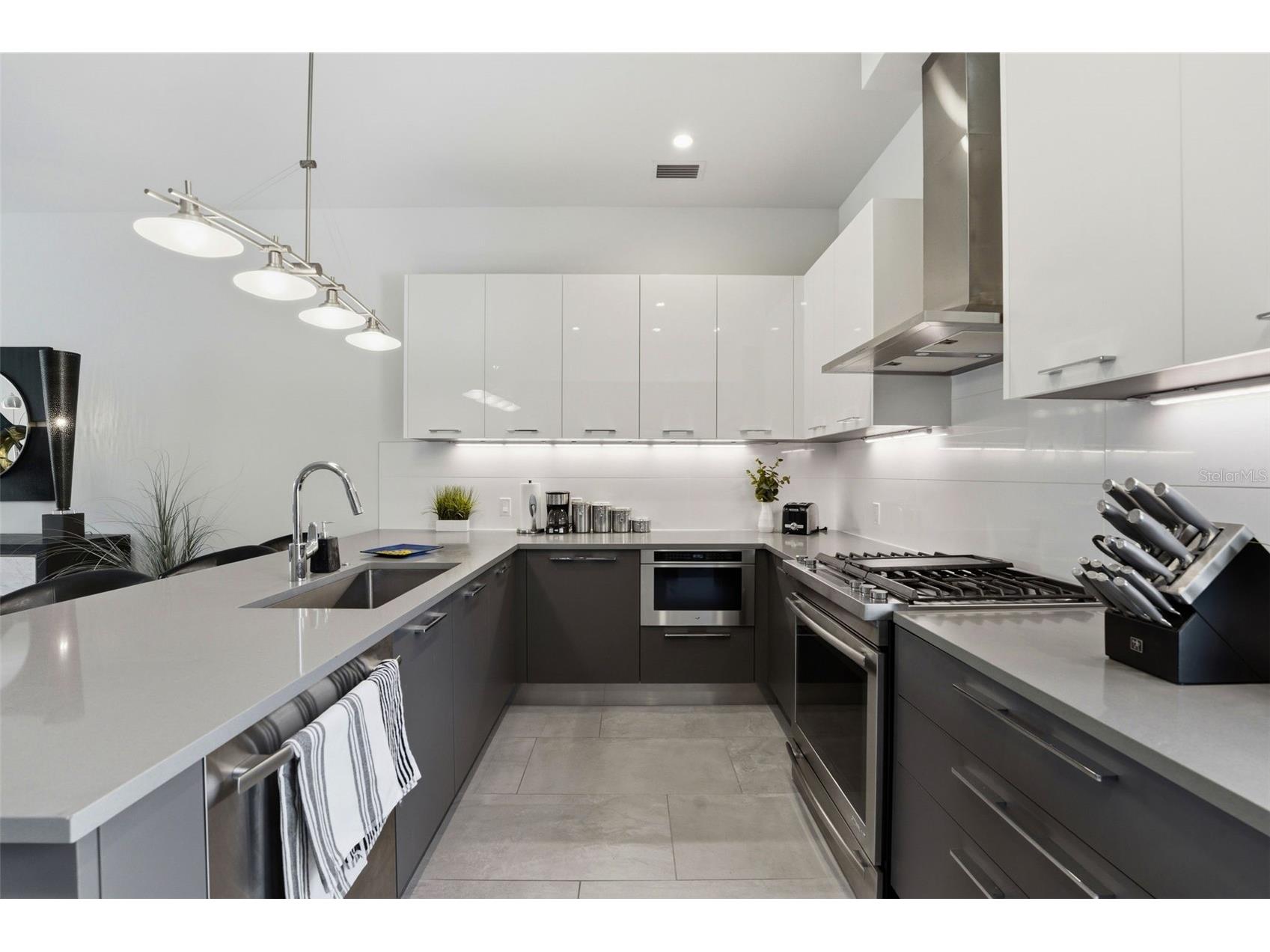 620 Rawls Avenue Sarasota FL 34236 A4686636 image18