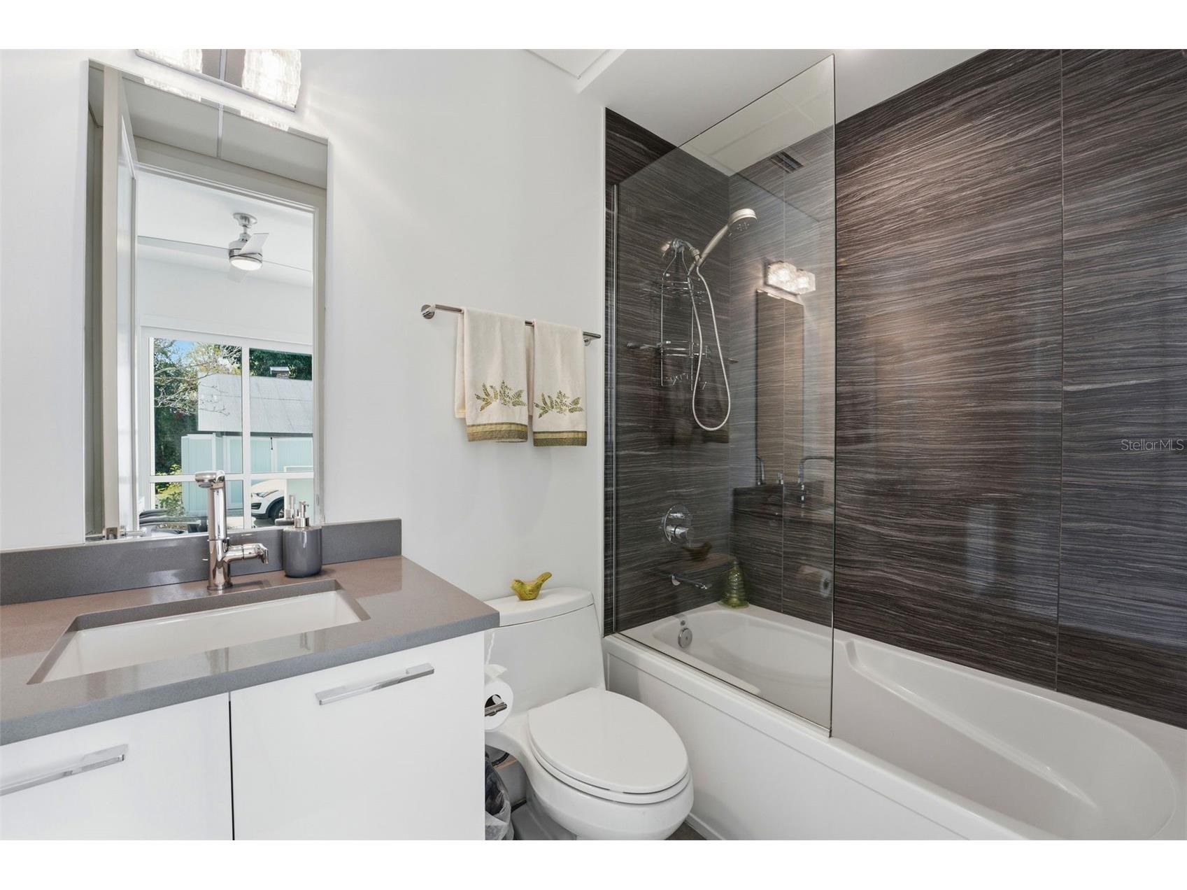 620 Rawls Avenue Sarasota FL 34236 A4686636 image7