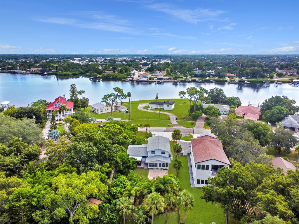 621 Bayshore Drive Tarpon Springs FL 34689 U8177345 image1