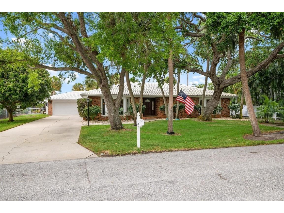 621 Buttonwood Drive Longboat Key FL 34228 A4563441 image1