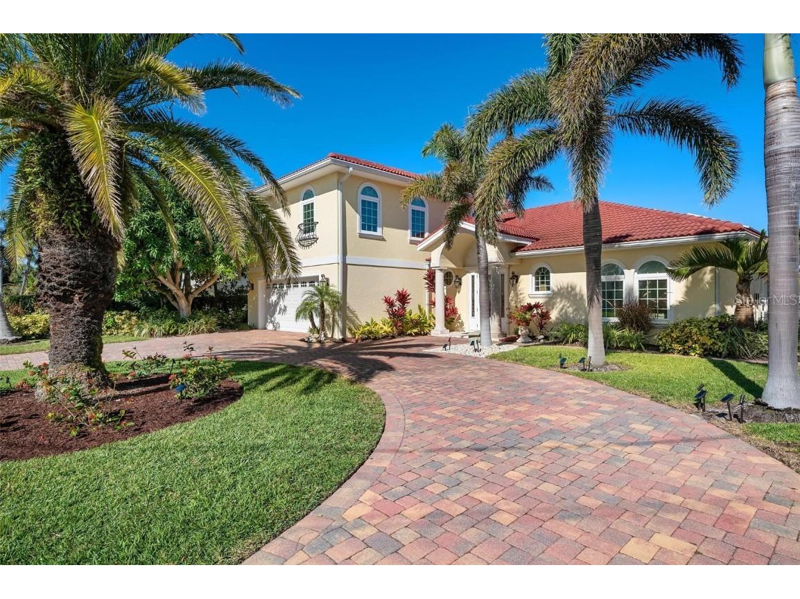 621 Foxworth Lane Holmes Beach FL 34217 A4557205 image1