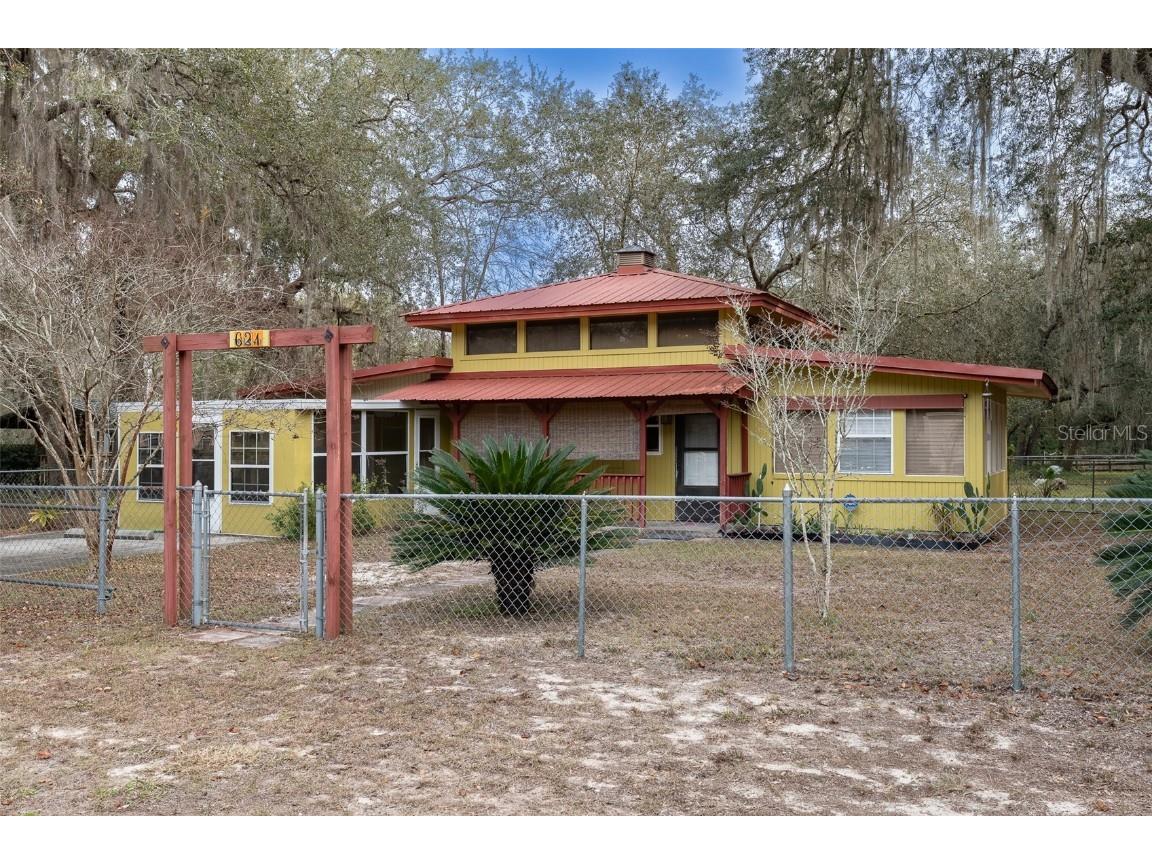 621 NE 165th Terrace Silver Springs FL 34488 OM715959 image1