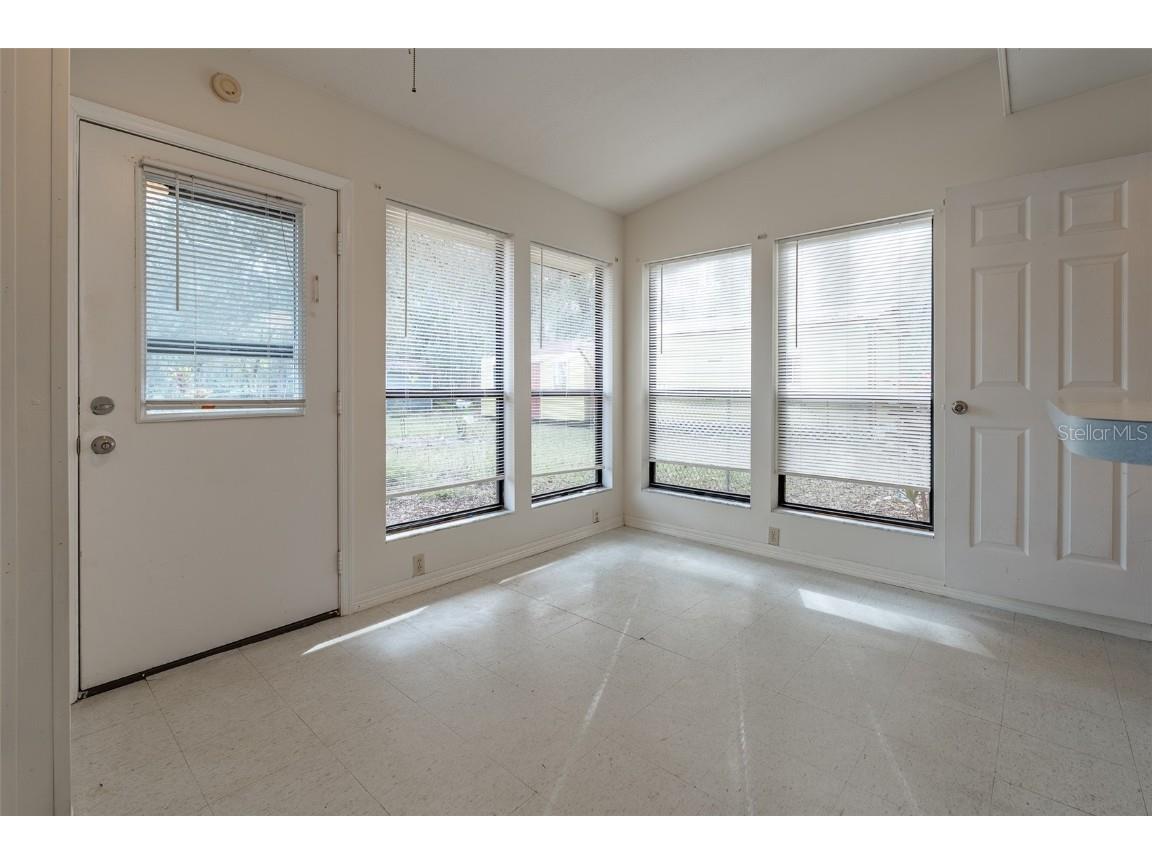 621 NE 165th Terrace Silver Springs FL 34488 OM715959 image35