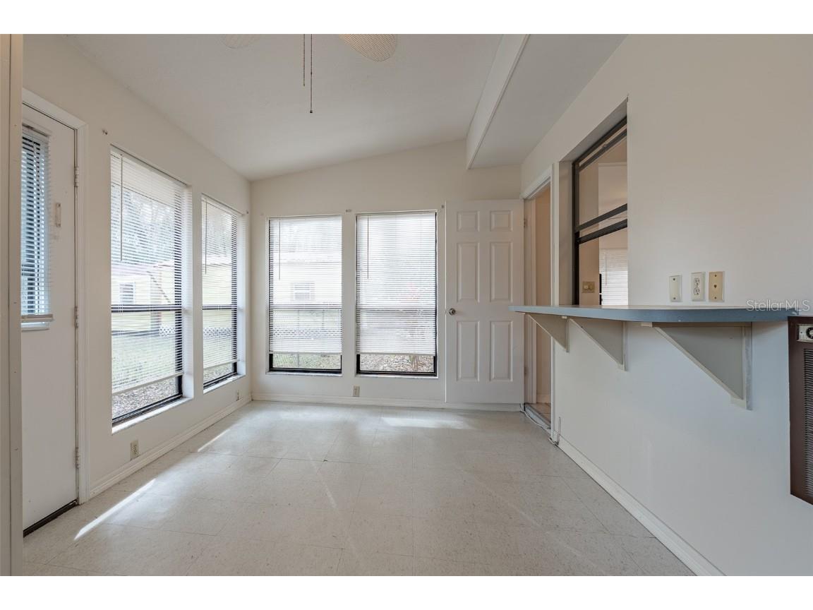 621 NE 165th Terrace Silver Springs FL 34488 OM715959 image36