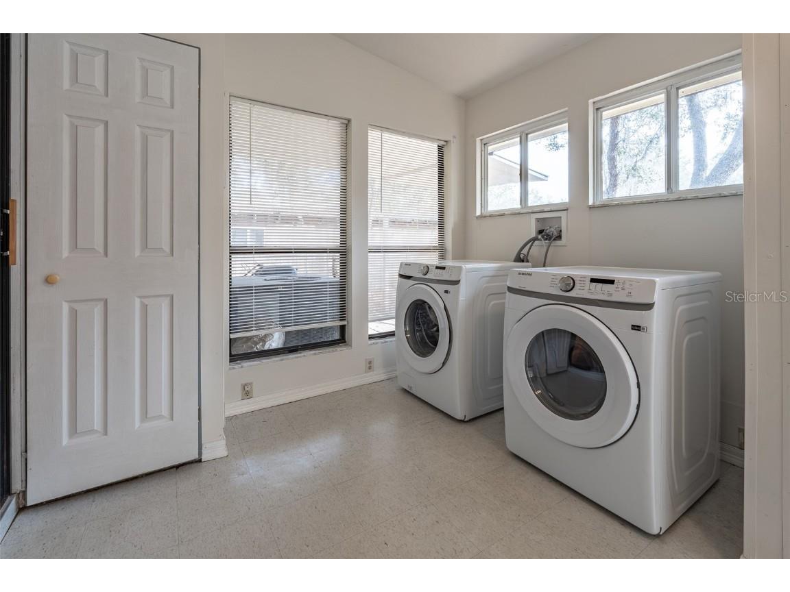 621 NE 165th Terrace Silver Springs FL 34488 OM715959 image38