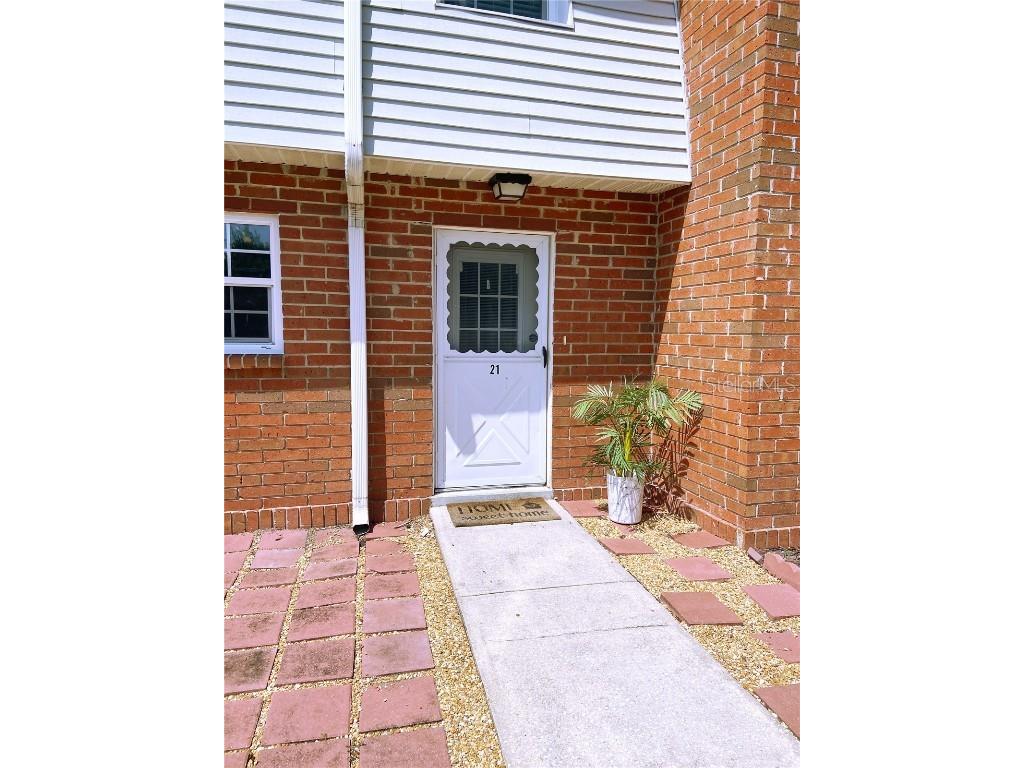 621 W Indiana Avenue #210 Deland FL 32720 V4933042 image1