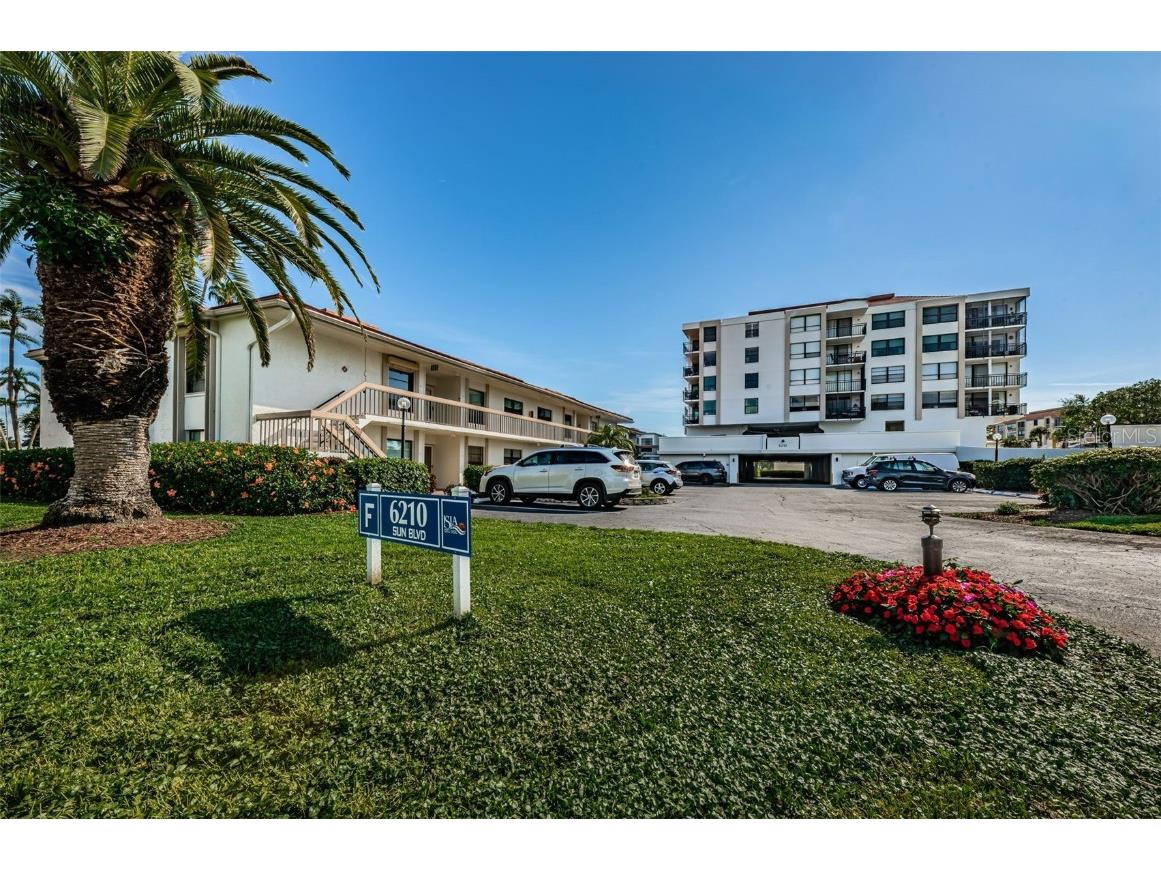 6210 Sun Boulevard #104 Saint Petersburg FL 33715 - BOCA CIEGA BAY U8233718 image1