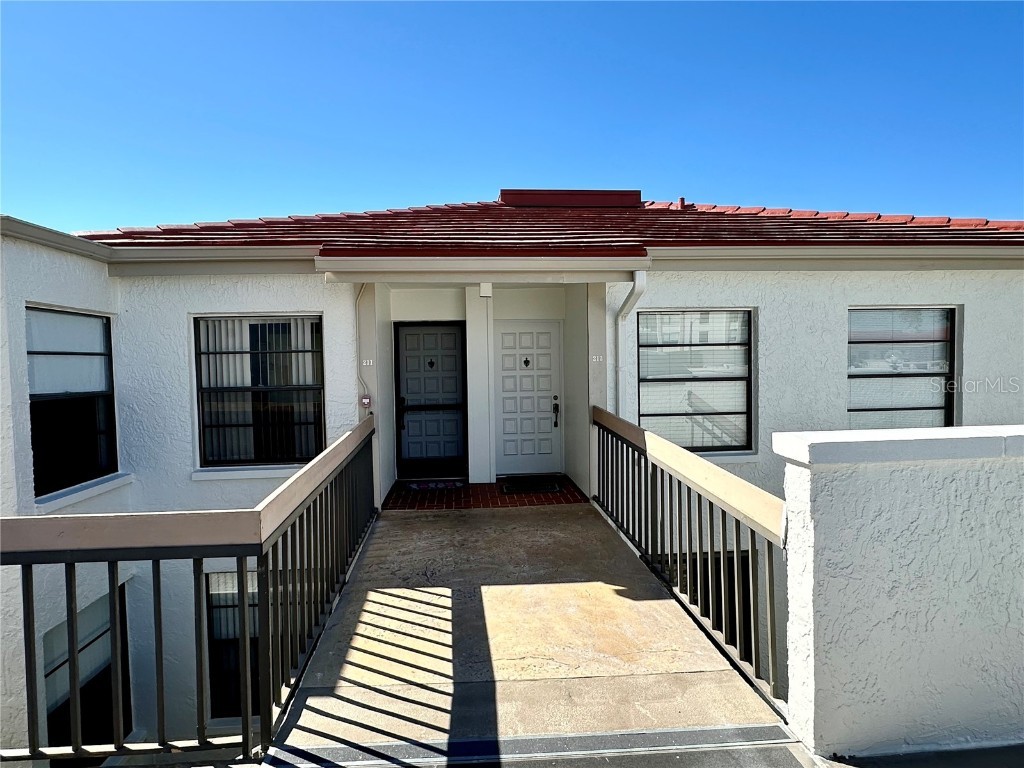 6210 Sun Boulevard #211 Saint Petersburg FL 33715 U8229514 image1