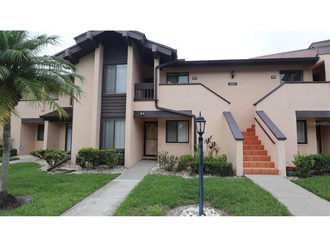 6211 Timber Lake Drive #B6 Sarasota FL 34243 A4657900 image1