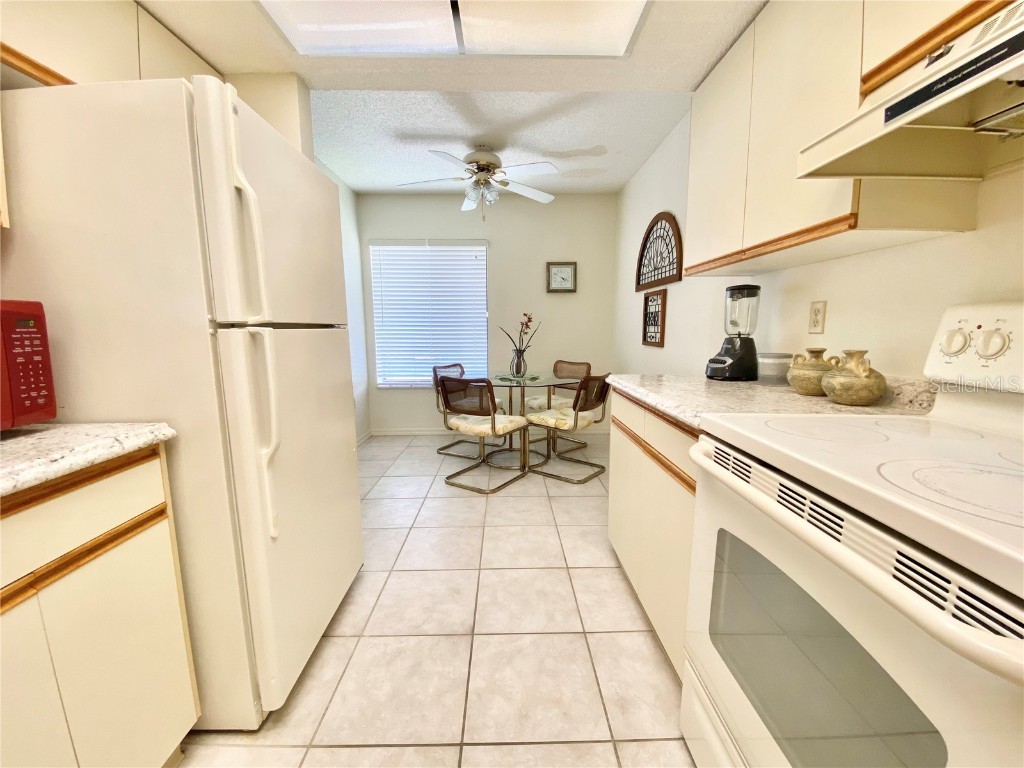 6211 Timber Lake Drive #B6 Sarasota FL 34243 A4657900 image5