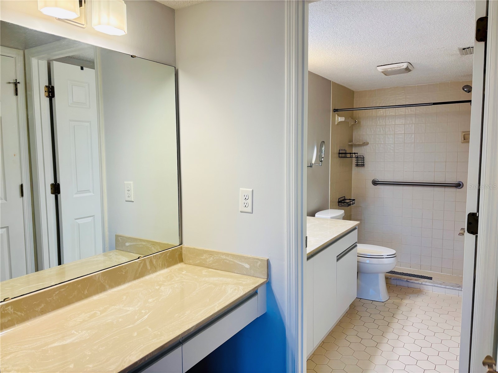 6211 Timber Lake Drive #B9 Sarasota FL 34243 A4682078 image15