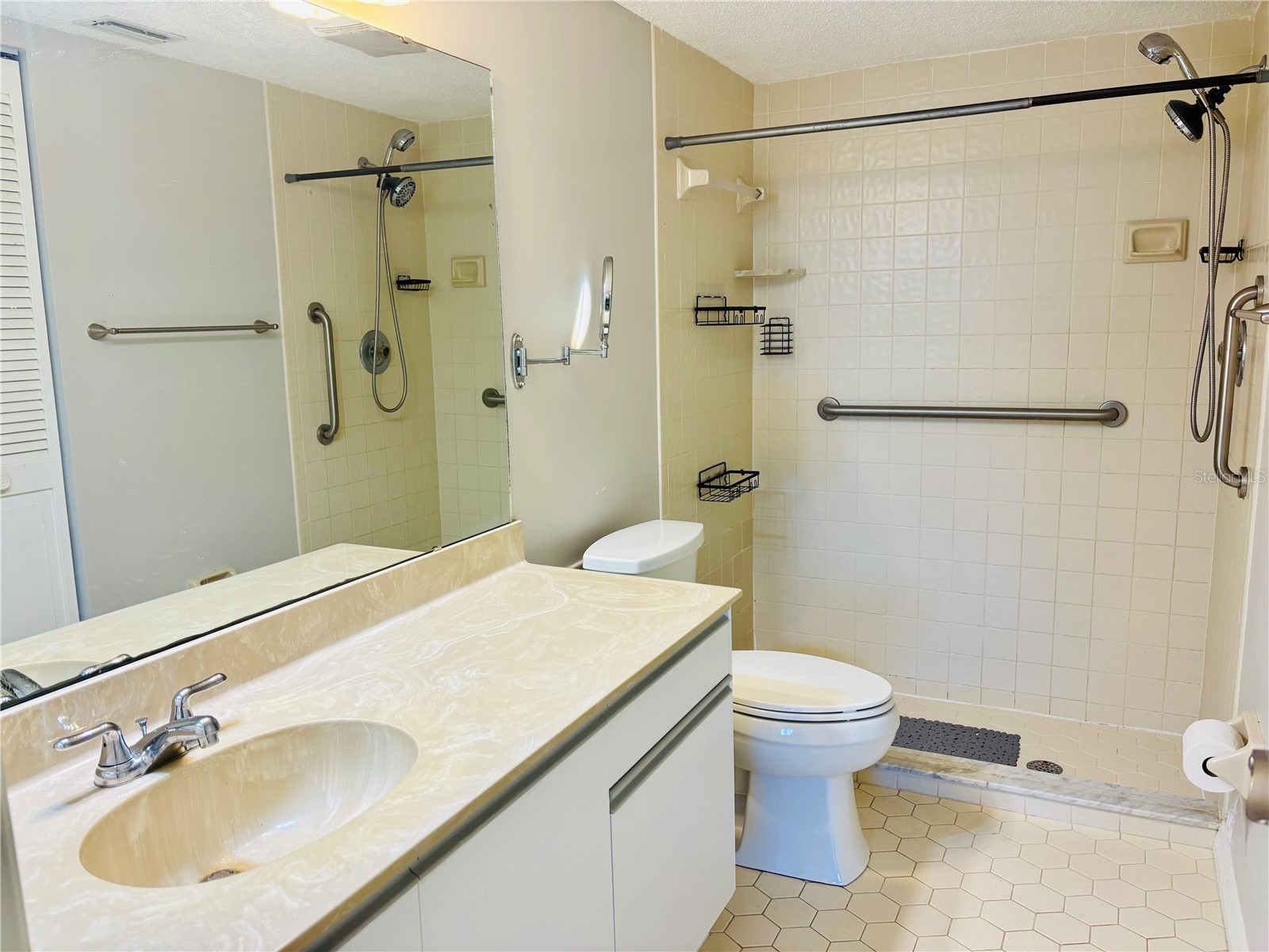 6211 Timber Lake Drive #B9 Sarasota FL 34243 A4682078 image17