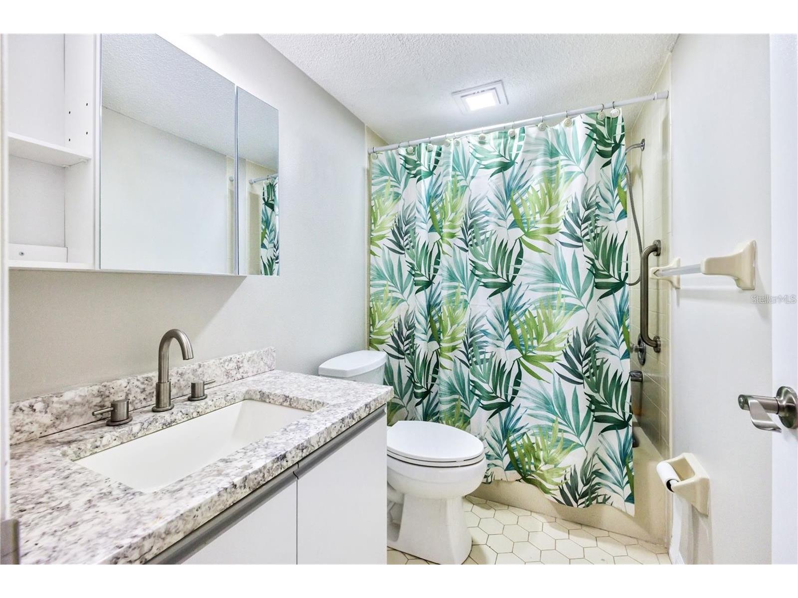 6211 Timber Lake Drive #B9 Sarasota FL 34243 A4682078 image20