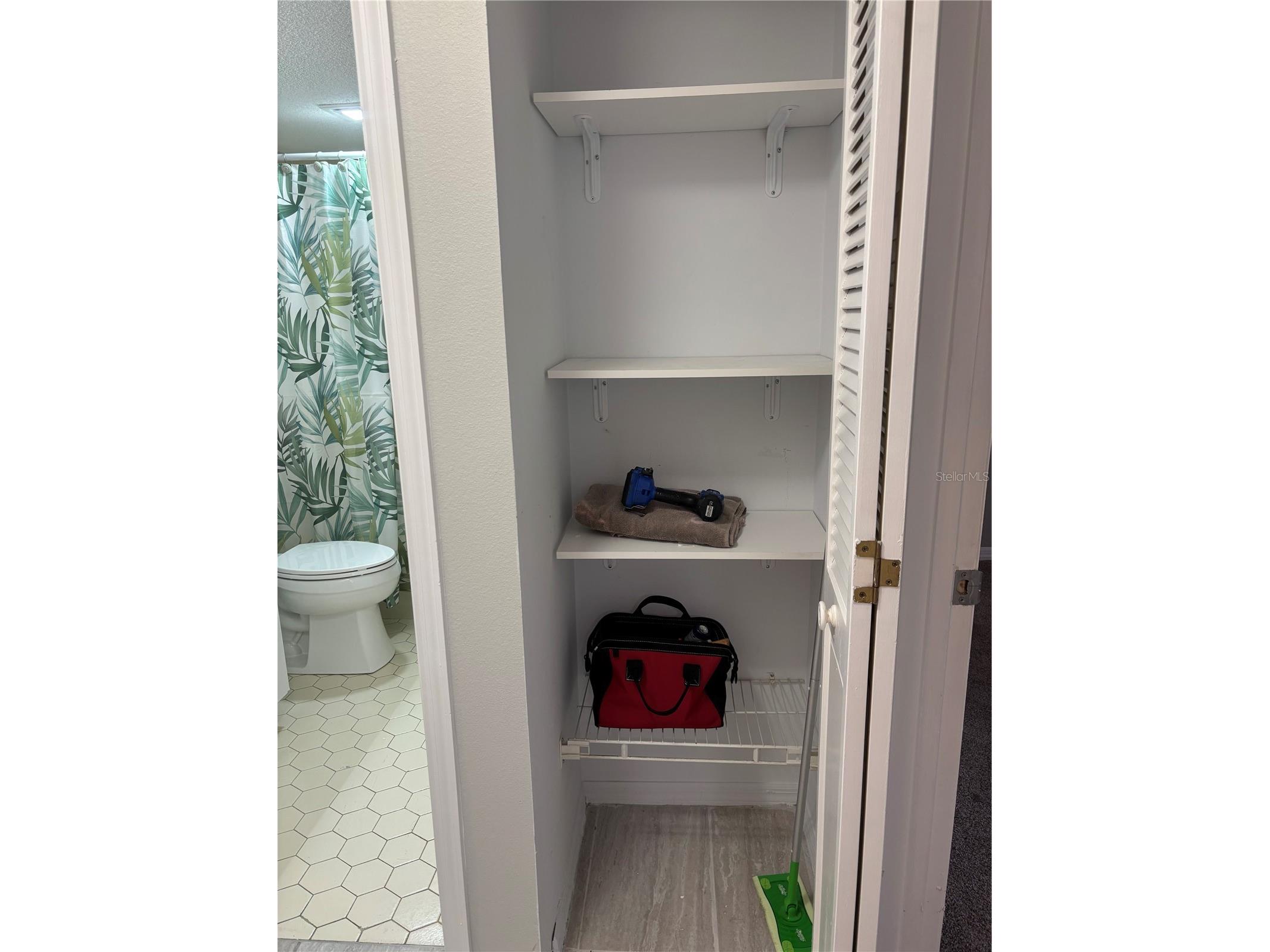 6211 Timber Lake Drive #B9 Sarasota FL 34243 A4682078 image21