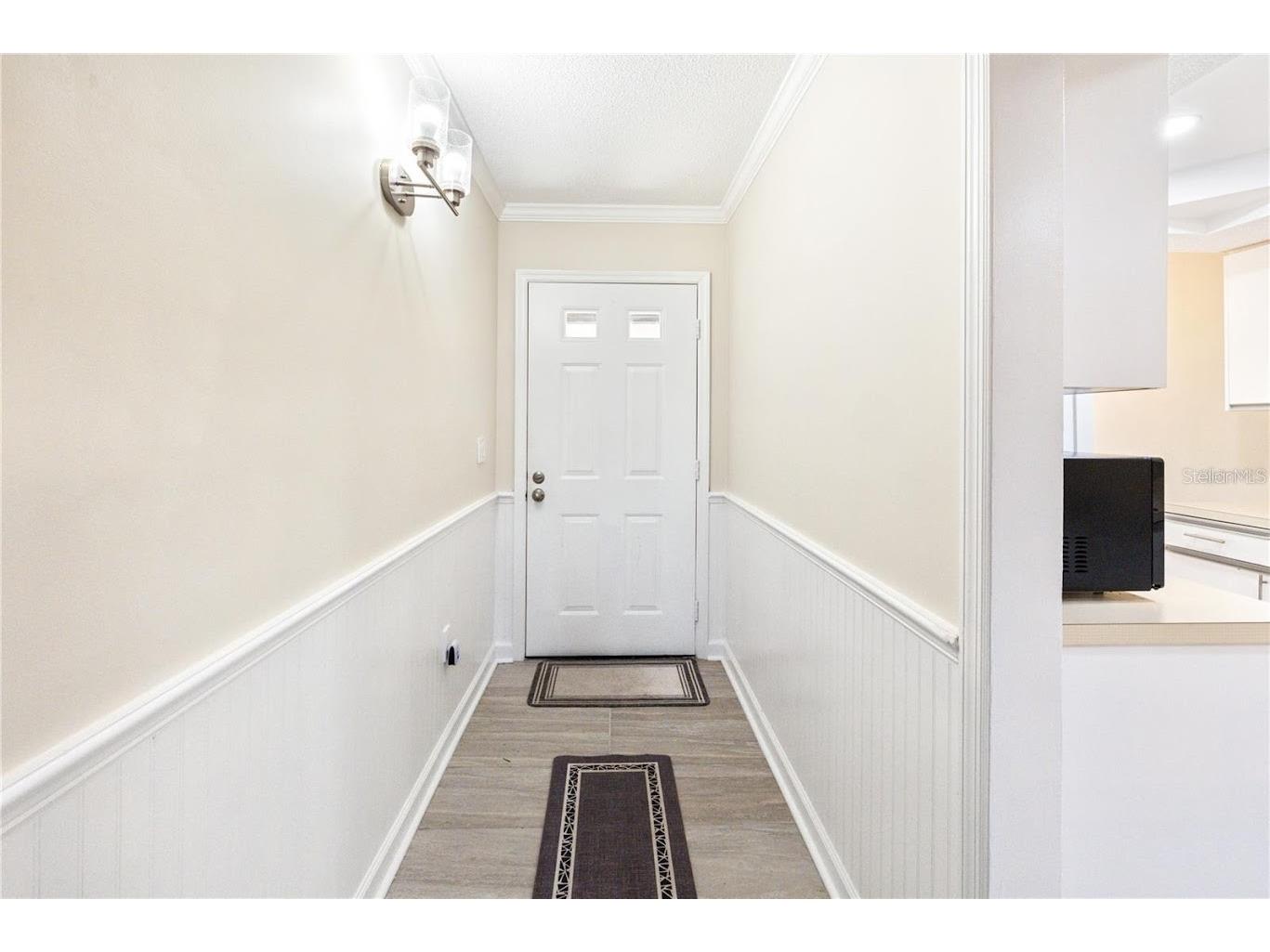 6211 Timber Lake Drive #B9 Sarasota FL 34243 A4682078 image3