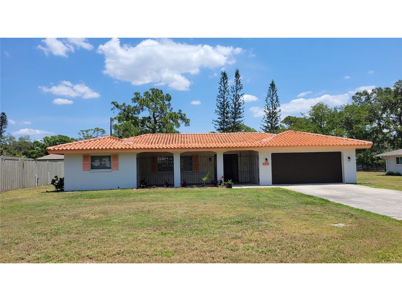 6219 Hollywood Boulevard Sarasota FL 34231 A4568694 image1