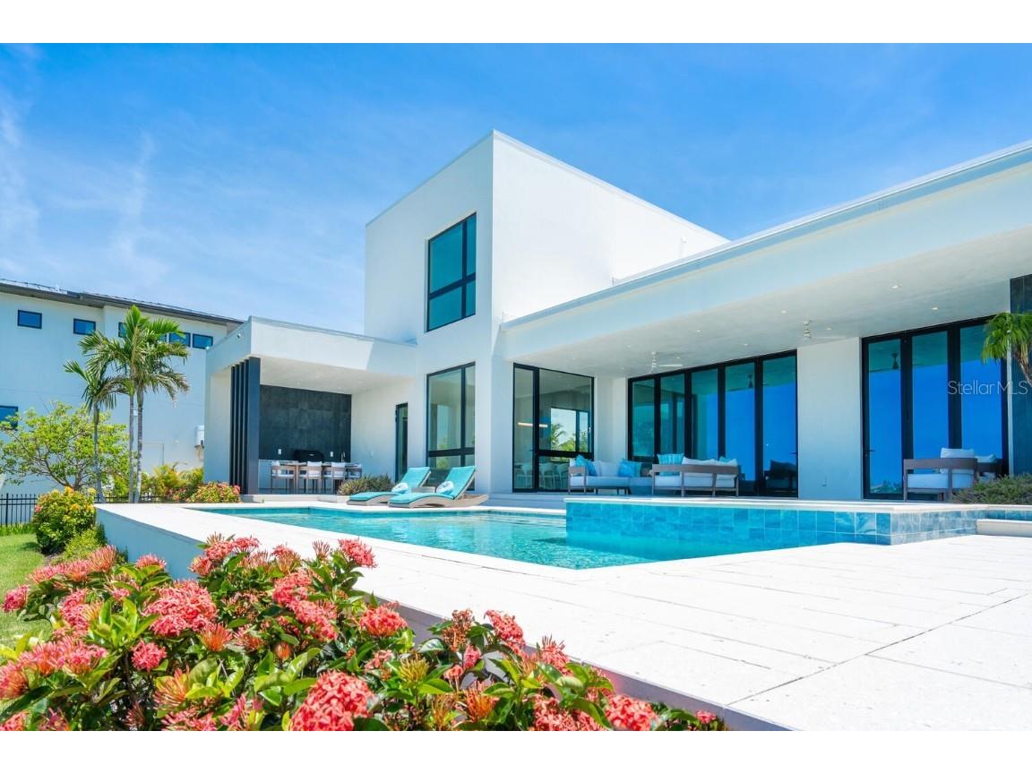 622 Bayshore Drive Osprey FL 34229 - LITTLE SARASOTA BAY A4657777 image1