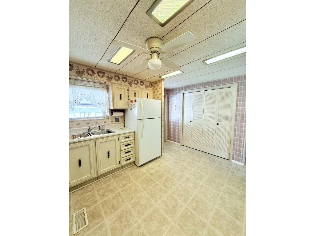 622 Elizabeth Lane Lakeland FL 33809 - LAKE GIBSON L4953994 image8