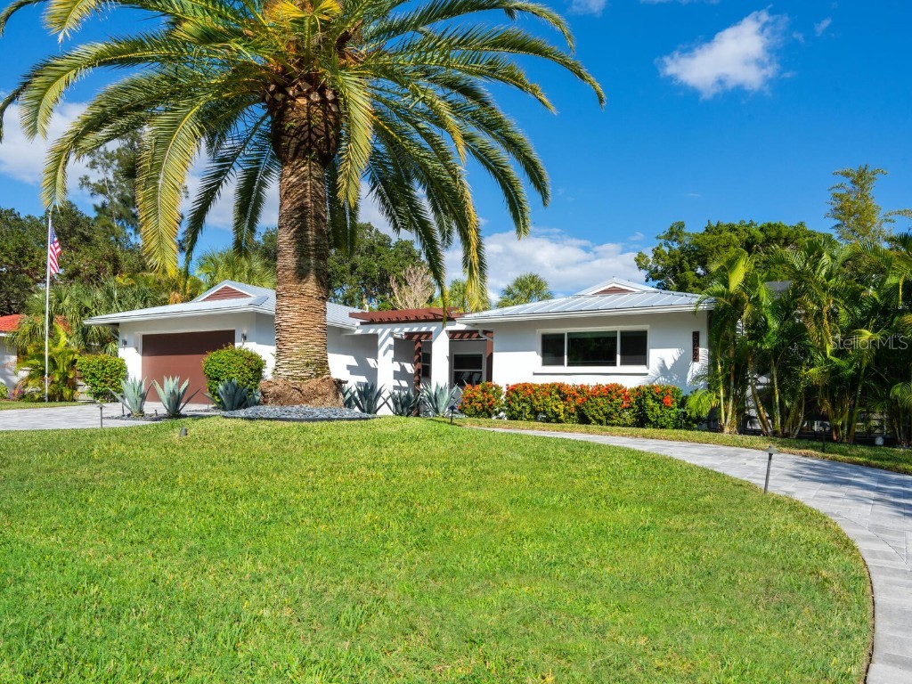 622 Tropical Circle Sarasota FL 34242 A4589095 image1