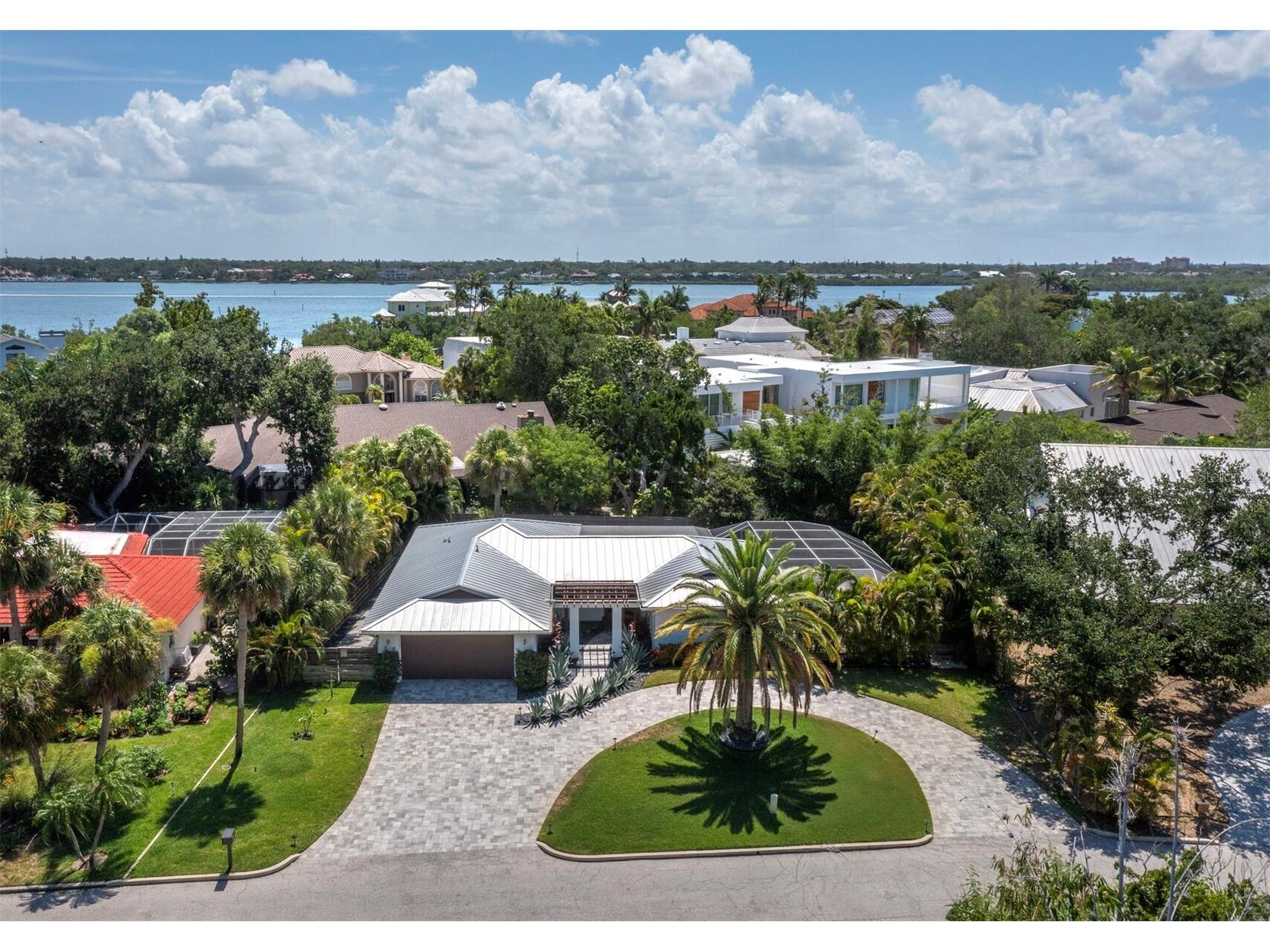 622 Tropical Circle Sarasota FL 34242 A4698398 image1