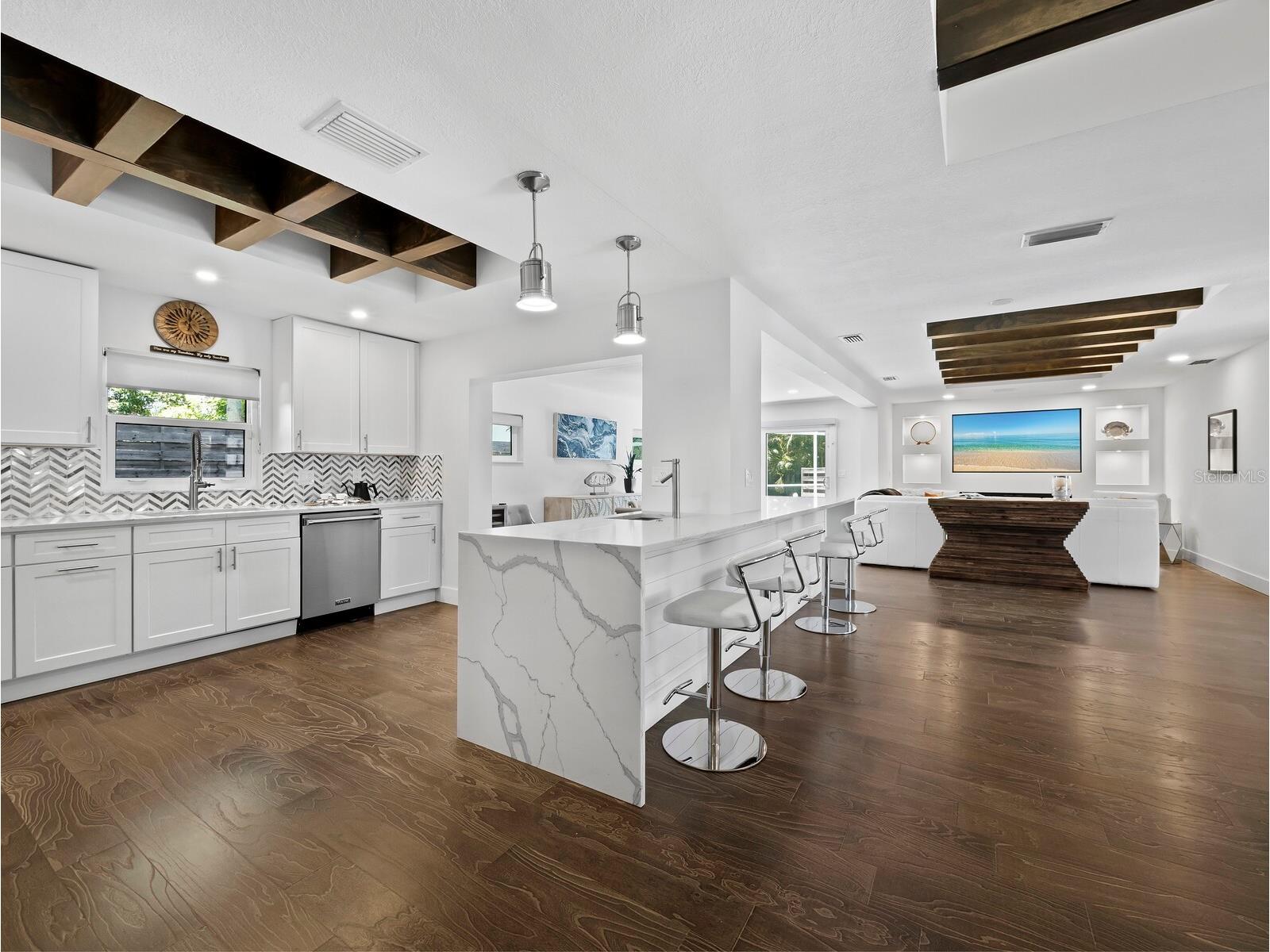 622 Tropical Circle Sarasota FL 34242 A4698398 image13