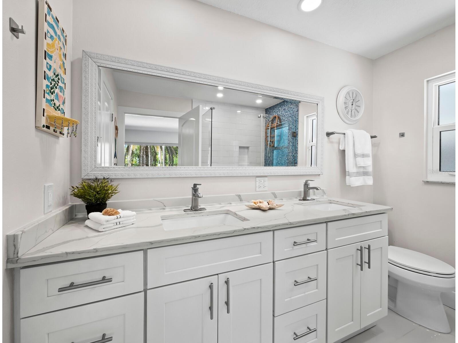 622 Tropical Circle Sarasota FL 34242 A4698398 image24