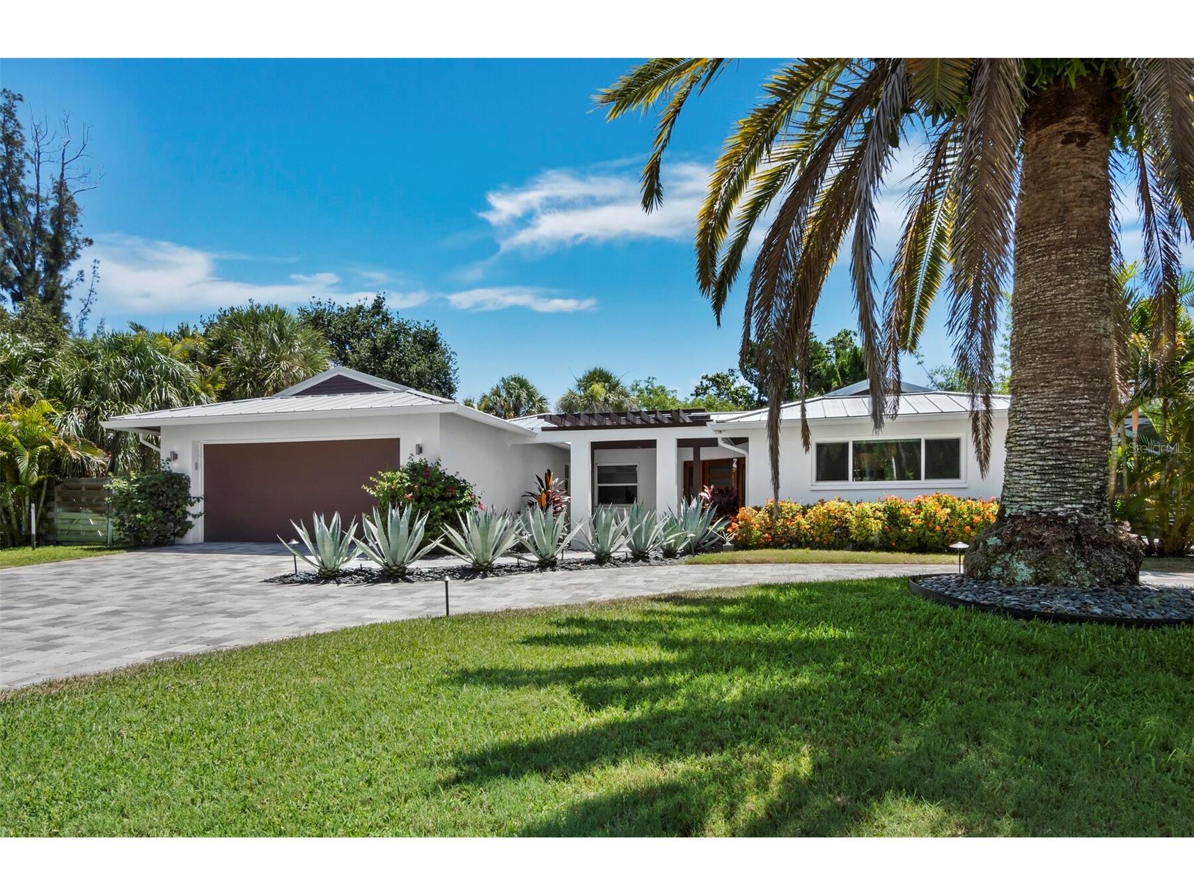 622 Tropical Circle Sarasota FL 34242 A4698398 image3
