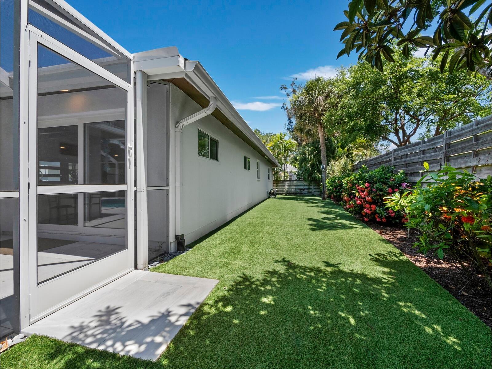 622 Tropical Circle Sarasota FL 34242 A4698398 image33