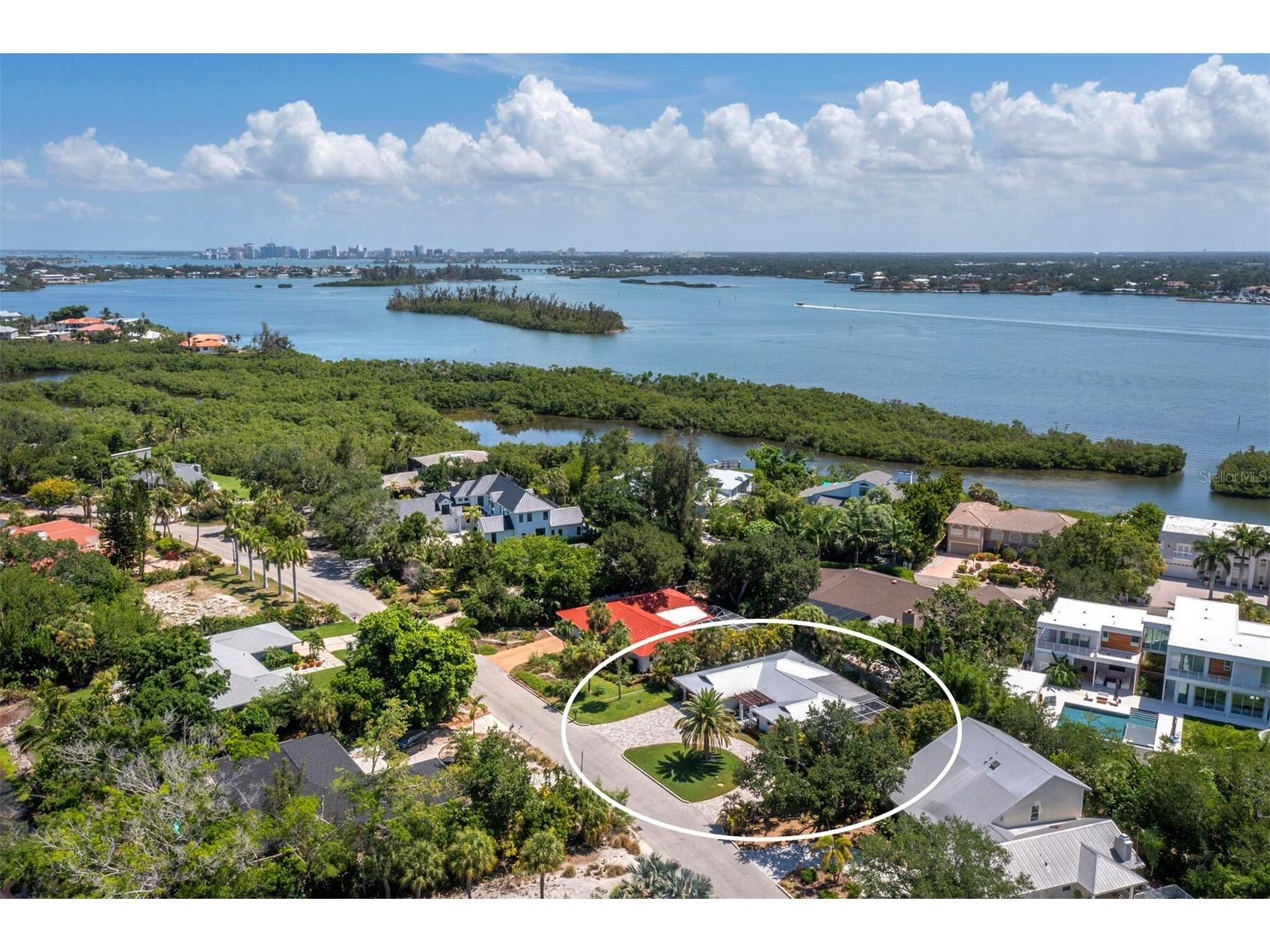 622 Tropical Circle Sarasota FL 34242 A4698398 image36