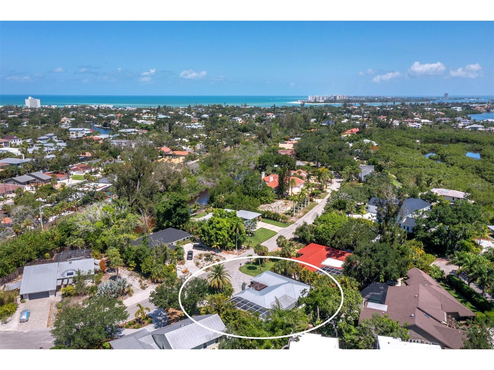 622 Tropical Circle Sarasota FL 34242 A4698398 image37