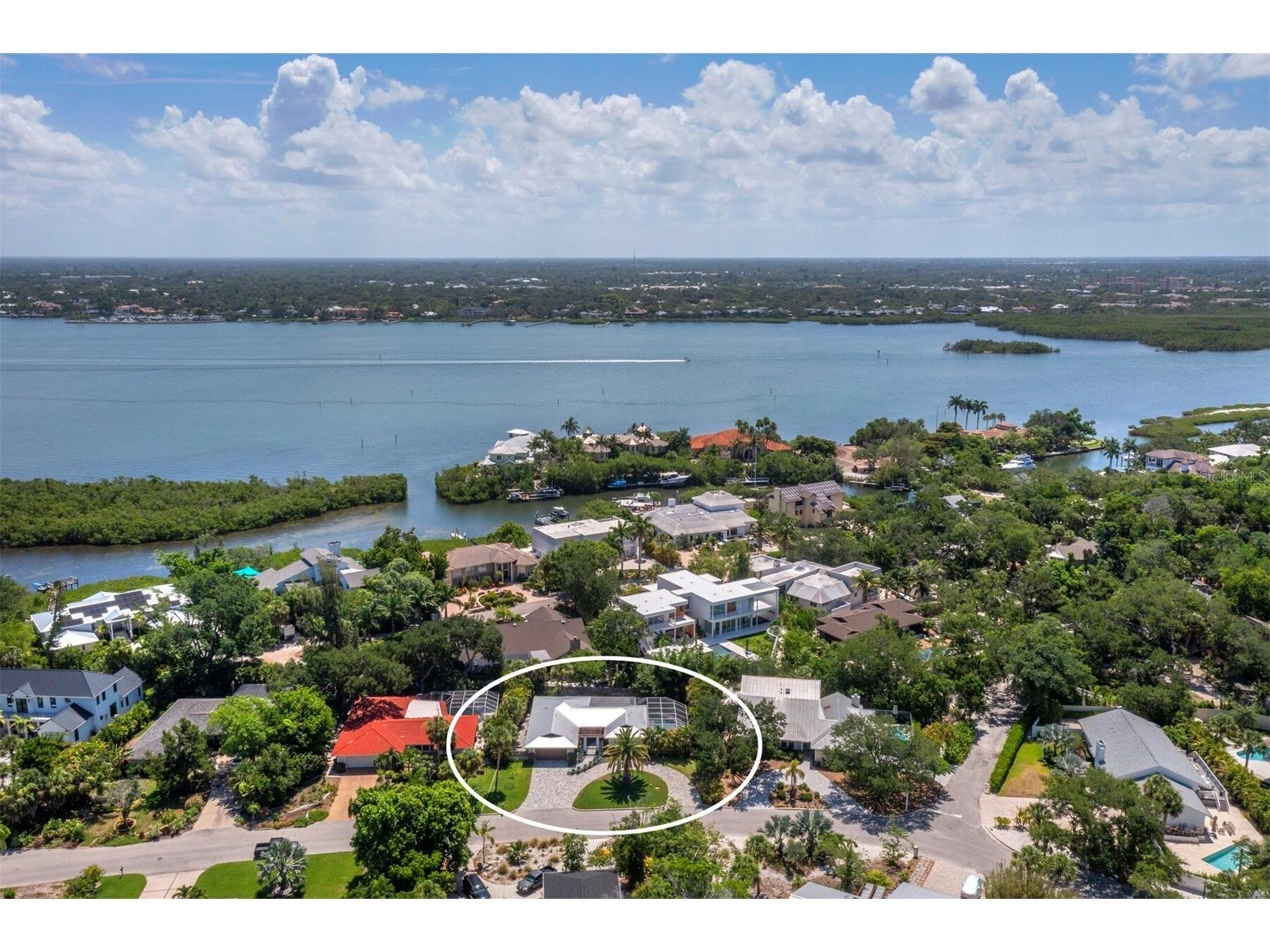 622 Tropical Circle Sarasota FL 34242 A4698398 image38