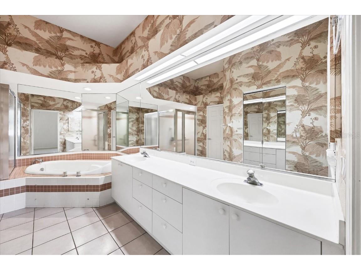 6222 Country Club Way Sarasota FL 34243 A4653102 image19