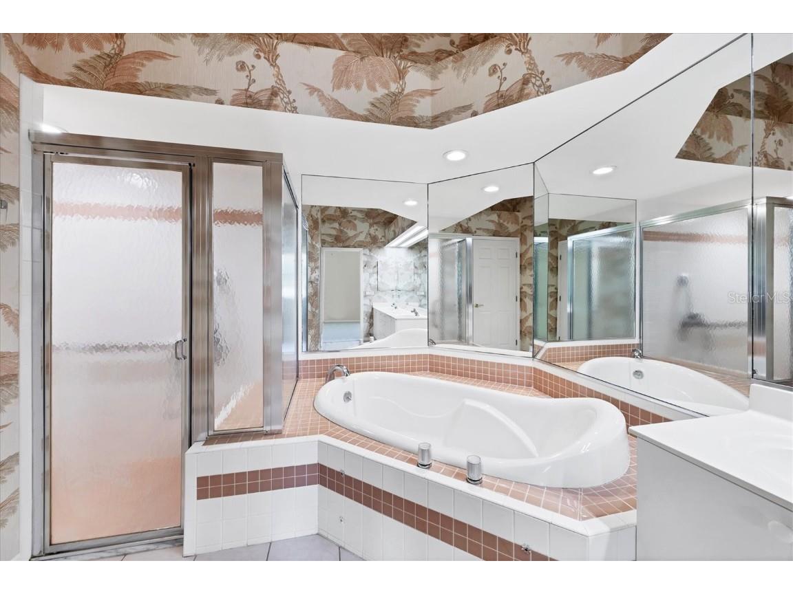 6222 Country Club Way Sarasota FL 34243 A4653102 image20