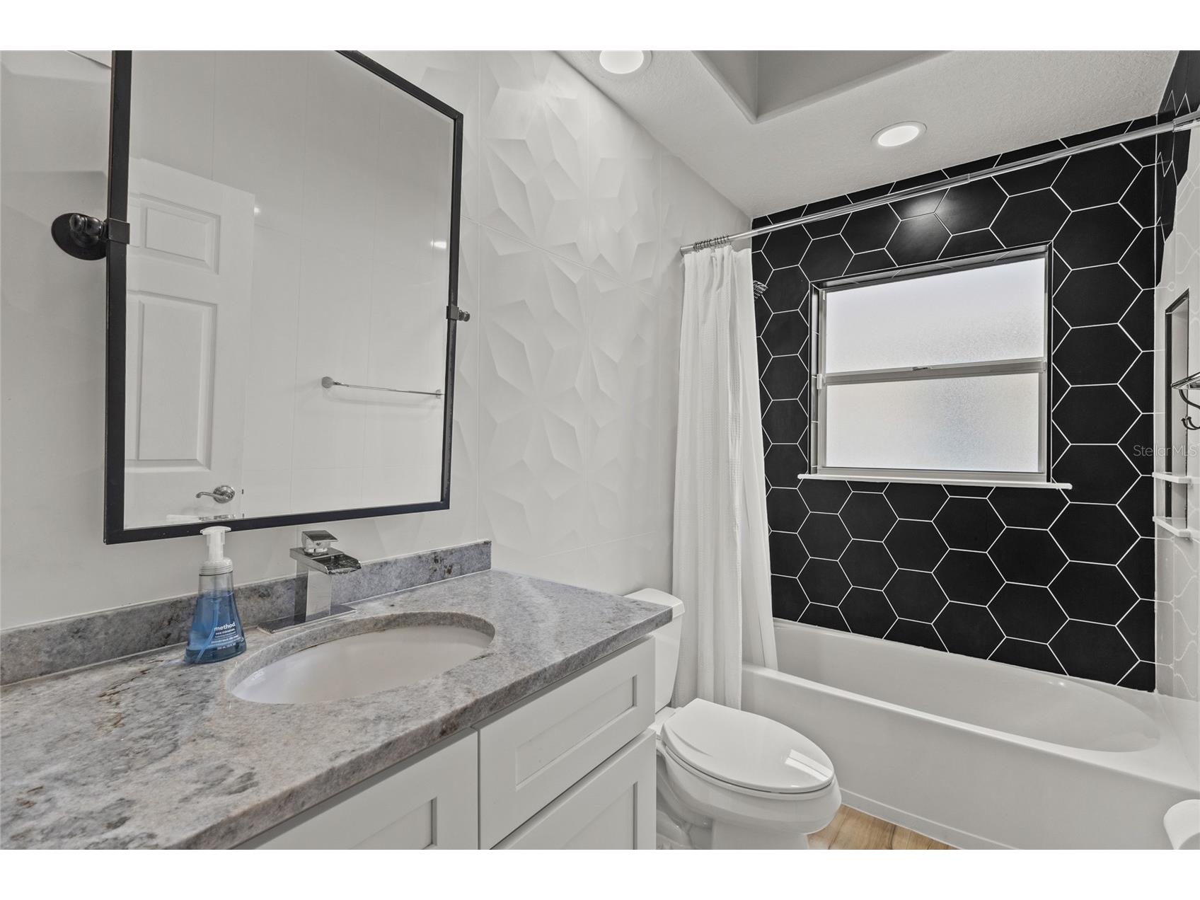 6223 Donnington Court Sarasota FL 34238 A4694589 image25