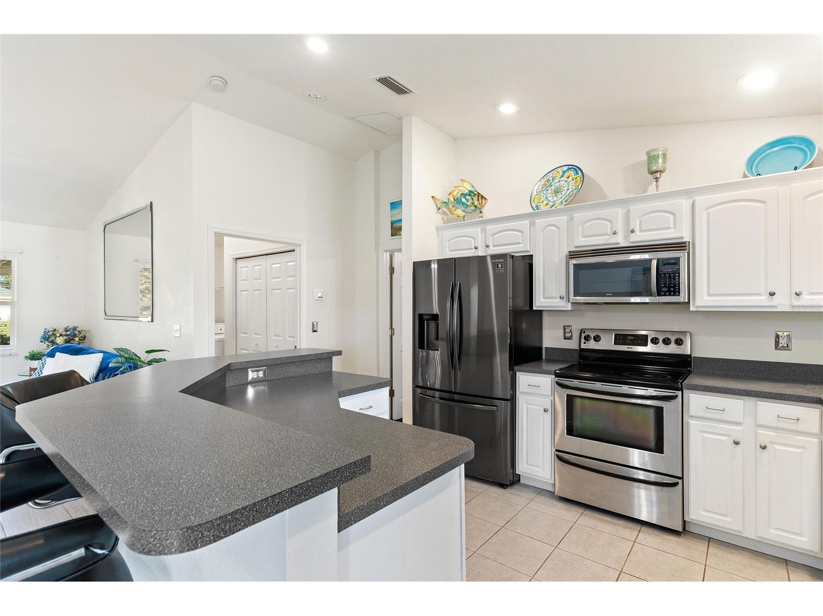 6225 Amaryllis Drive Indian Lake Estates FL 33855 - LAKE WALK IN WATER P4938789 image3