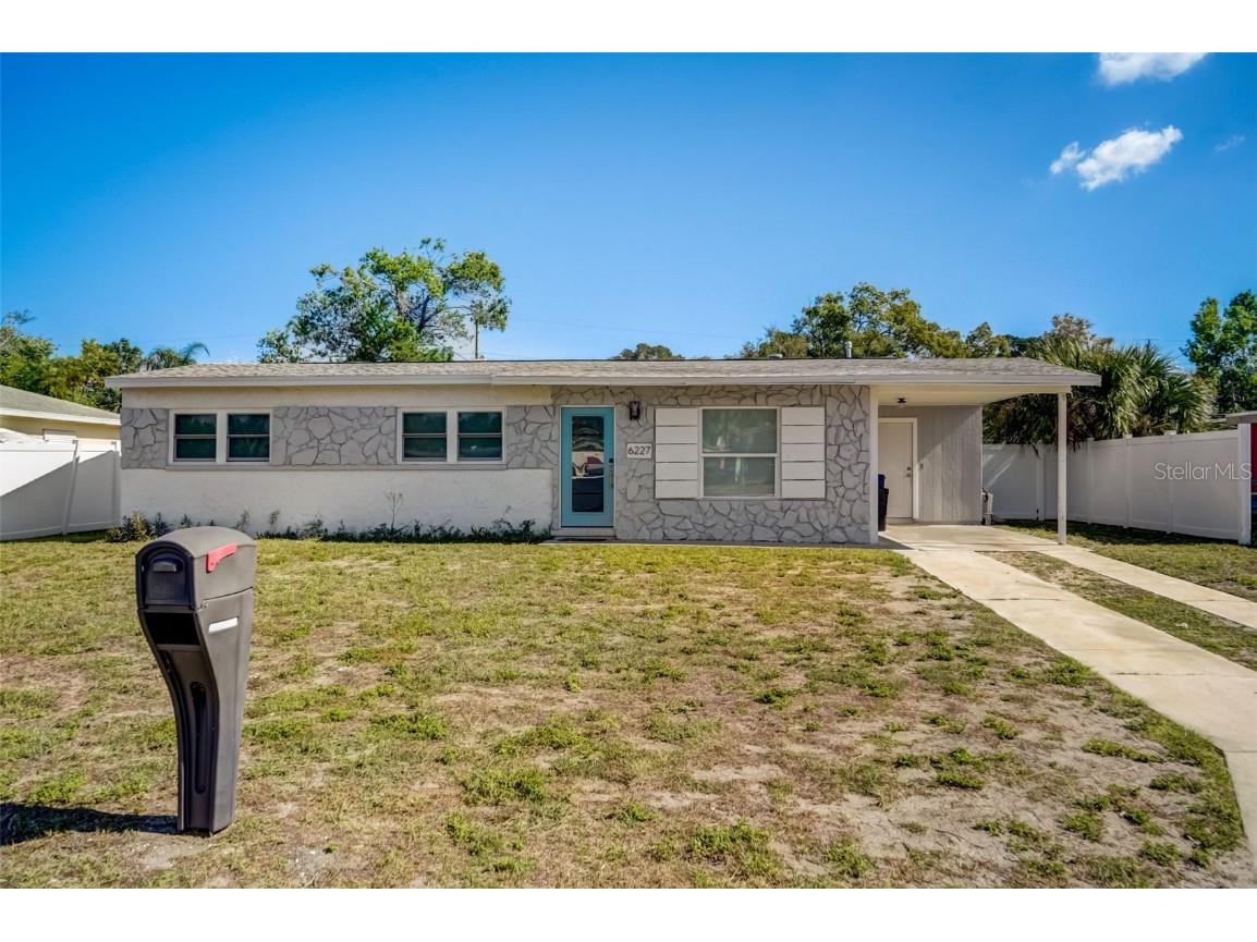 6227 Columbia Drive Bradenton FL 34207 - BAYSHORE CANAL A4587994 image1