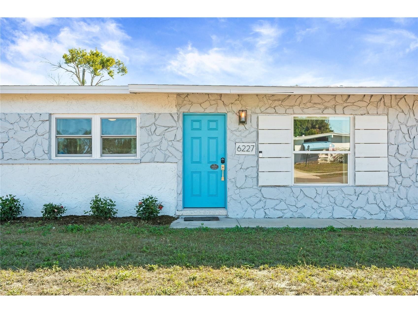 6227 Columbia Drive Bradenton FL 34207 - BAYSHORE CANAL A4677660 image8
