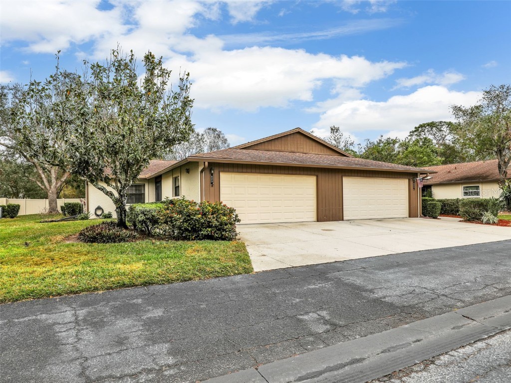 623 Oak Hill Circle #28 Sarasota FL 34232 C7516464 image1