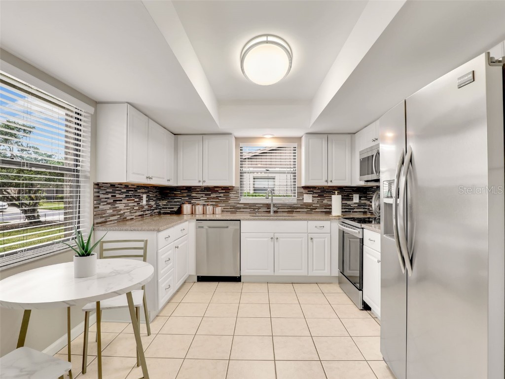 623 Oak Hill Circle #28 Sarasota FL 34232 C7516464 image3