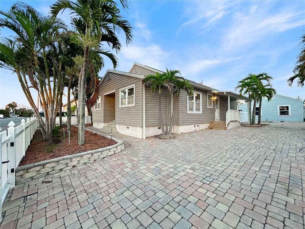 624 71st Avenue Saint Pete Beach FL 33706 A4664280 image1