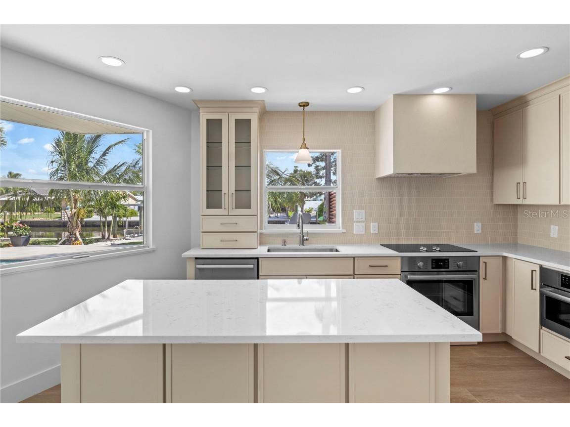 624 Dundee Lane Holmes Beach FL 34217 A4665745 image25