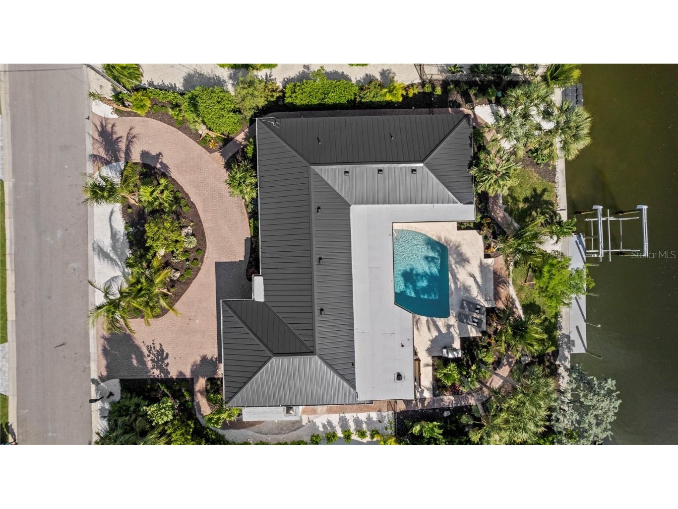 624 Dundee Lane Holmes Beach FL 34217 A4665745 image3