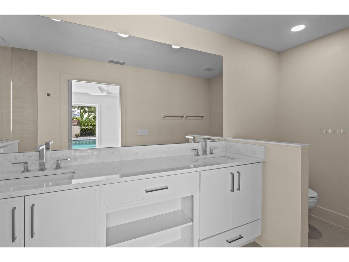 624 Dundee Lane Holmes Beach FL 34217 A4665745 image32