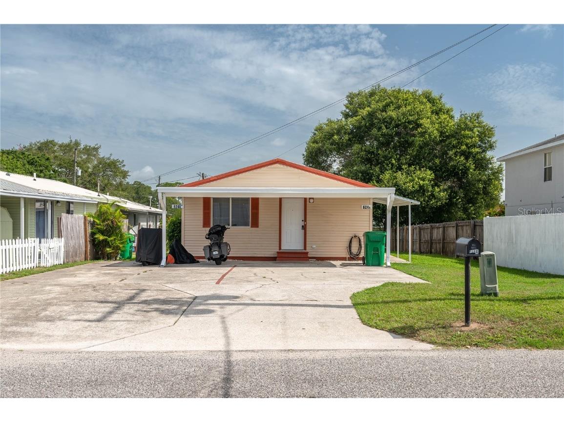 624 Lemon Avenue #A&B Dundee FL 33838 L4941423 image1