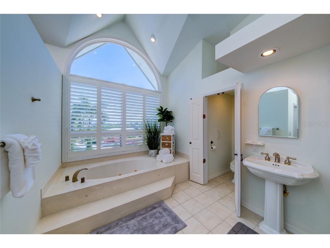 624 S Casey Key Road Nokomis FL 34275 A4650772 image10