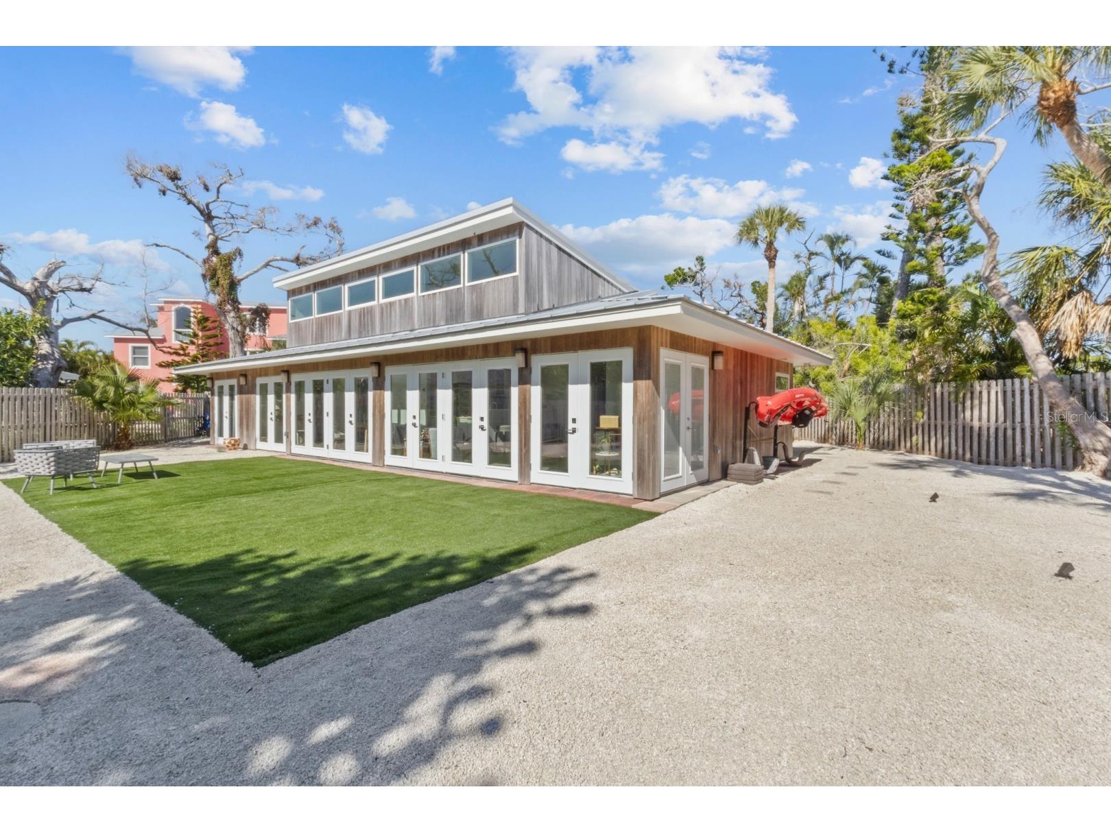 624 Saint Judes Drive Longboat Key FL 34228 - GULF OF MEXICO AND SARASOTA BA A4672840 image2