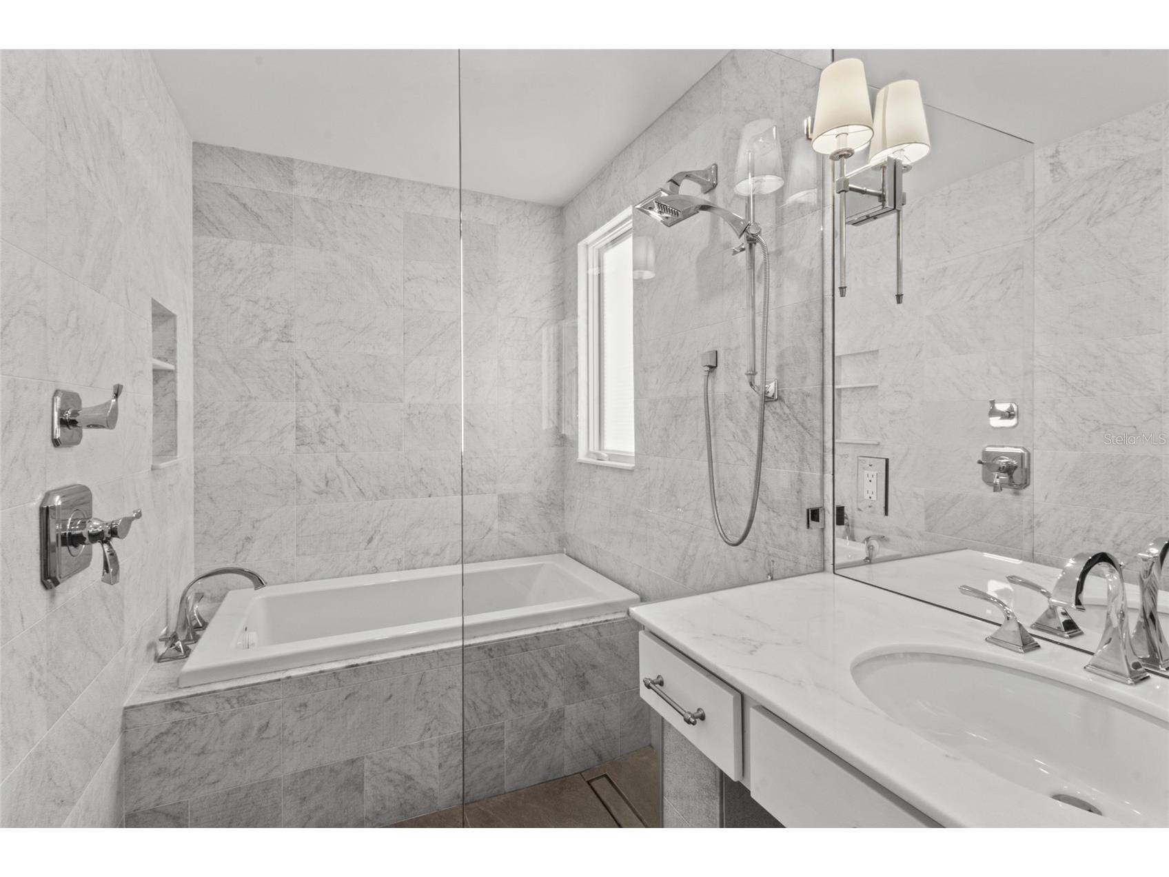 624 Saint Judes Drive Longboat Key FL 34228 - GULF OF MEXICO AND SARASOTA BA A4672840 image23