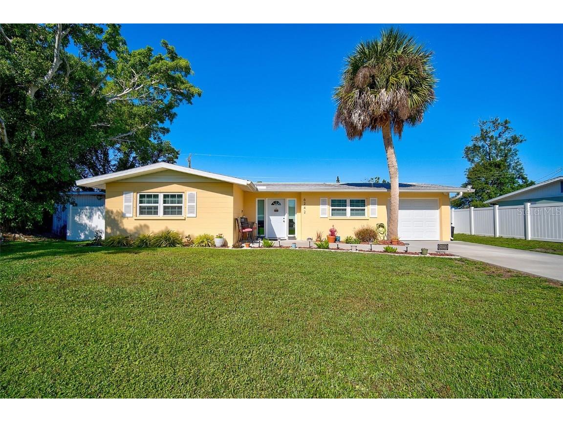 6242 Nutmeg Avenue Sarasota FL 34231 A4605513 image1