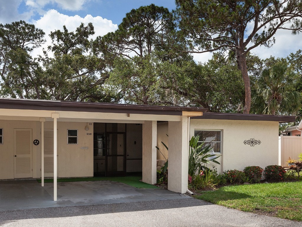 6245 Green View Drive #119 Sarasota FL 34231 A4571569 image1