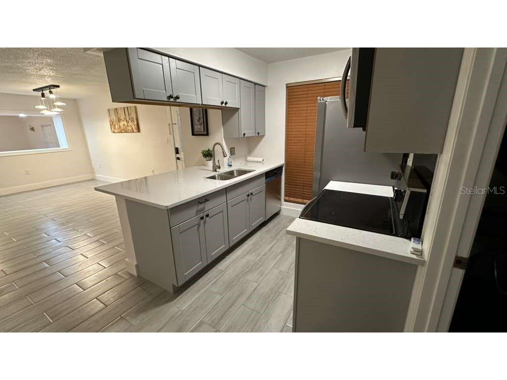 6246 Oak Cluster Circle Tampa FL 33634 TB8446683 image8